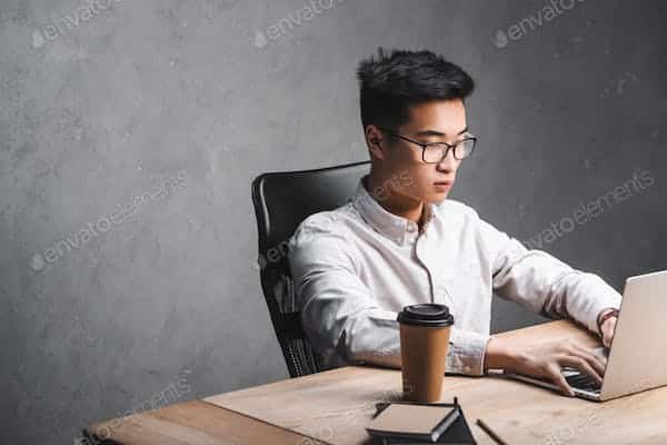 Quelles pratiques SEO peuvent booster le classement d'un site de comparaison de services financiers ?